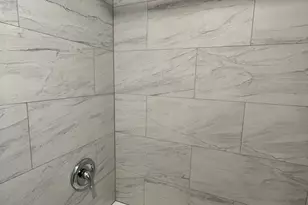 8511 S Parkside Ave, Burbank, IL 60459 - Photo 14