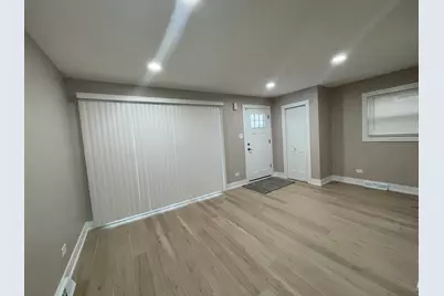 8511 S Parkside Avenue, Burbank, IL 60459 - Photo 2