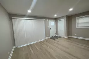 8511 S Parkside Ave, Burbank, IL 60459 - Photo 2