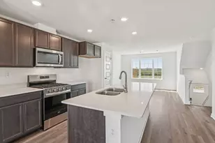 911 Briar Gln Ct, Hampshire, IL 60140 - Photo 6