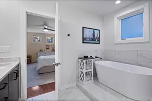 1645 W Wolfram St, Chicago, IL 60657 - Photo 24