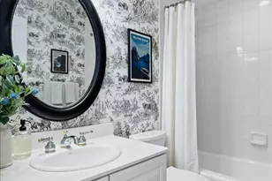 1645 W Wolfram St, Chicago, IL 60657 - Photo 16