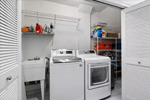 1645 W Wolfram St, Chicago, IL 60657 - Photo 30