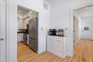 1645 W Wolfram St, Chicago, IL 60657 - Photo 10