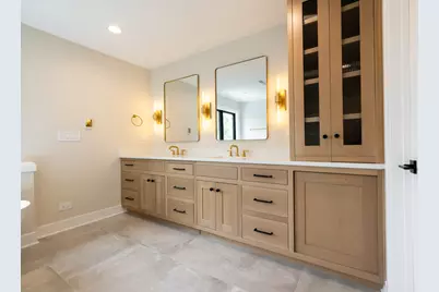 421 S Berkley Avenue, Elmhurst, IL 60126 - Photo 8