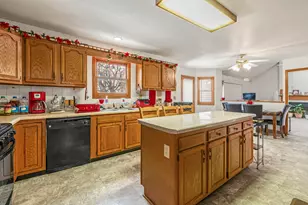 156 Winston Dr, Bolingbrook, IL 60440 - Photo 6