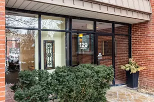 129 Acacia Cir, Indian Head Park, IL 60525 - Photo 2