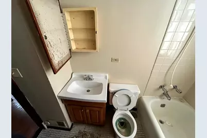 4263 W Montrose Avenue, Chicago, IL 60641 - Photo 4