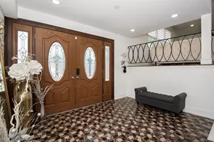 9909 N Huber Ln, Niles, IL 60714 - Photo 2