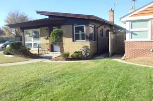 10226 S California Ave, Evergreen Park, IL 60805 - Photo 2