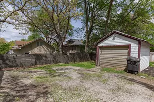 1037 22nd St, Rock Island, IL 61201 - Photo 28