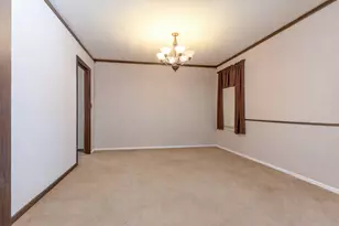 590 Durham Ct, Hoffman Estates, IL 60169 - Photo 6