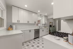 833 Parkside Dr, Wheaton, IL 60187 - Photo 2