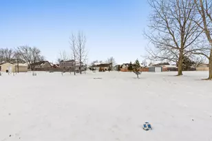 913 Laurel Dr, Elwood, IL 60421 - Photo 4