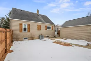 304 W Van Buren St, Marengo, IL 60152 - Photo 4