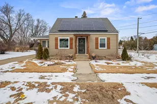 304 W Van Buren St, Marengo, IL 60152 - Photo 1