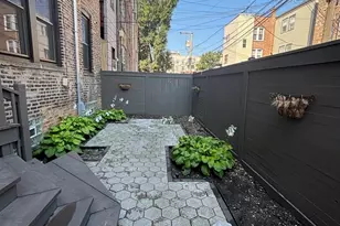 2318 W Thomas St, Chicago, IL 60622 - Photo 14