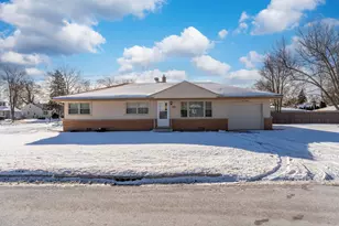 390 Oak Ave, Wood Dale, IL 60191 - Photo 1