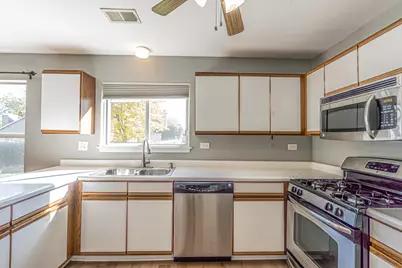 1305 Spalding Drive, Mundelein, IL 60060 - Photo 10