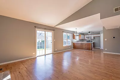 1305 Spalding Drive, Mundelein, IL 60060 - Photo 8