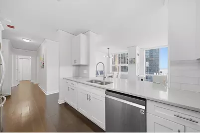 201 N Westshore Drive #1002, Chicago, IL 60601 - Photo 8