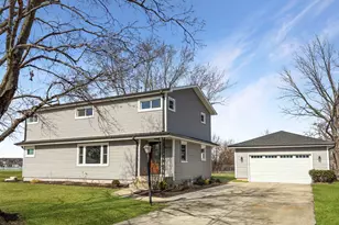 4518 W Shore Dr, McHenry, IL 60050 - Photo 1