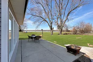 4518 W Shore Dr, McHenry, IL 60050 - Photo 2