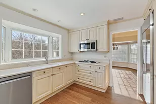 43 Ravenscraig Ln, Inverness, IL 60067 - Photo 10