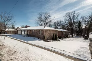 9401 S 83rd Ave, Hickory Hills, IL 60457 - Photo 4