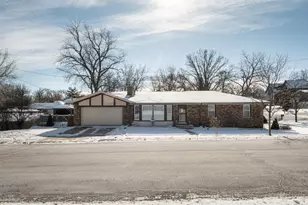 9401 S 83rd Ave, Hickory Hills, IL 60457 - Photo 2