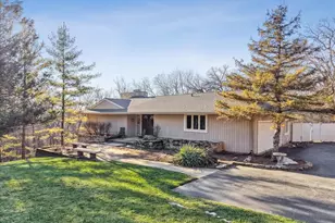 25146 N West Tower Dr, Tower Lakes, IL 60010 - Photo 2