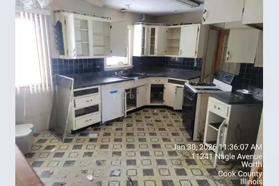 11241 S Nagle Avenue, Worth, IL 60482 - Photo 6
