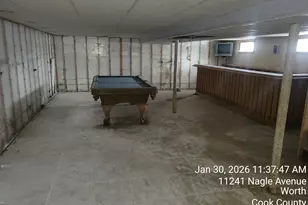 11241 S Nagle Ave, Worth, IL 60482 - Photo 10