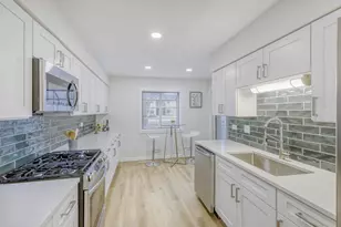 7285 Willow Way Ln, Willowbrook, IL 60527 - Photo 4