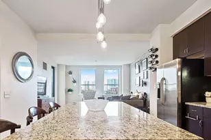 437 W Division St, Chicago, IL 60610 - Photo 4