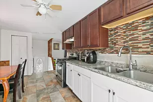 399 Tee Ln, Carpentersville, IL 60110 - Photo 10