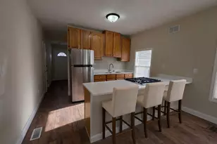 461 Wood St, Aurora, IL 60505 - Photo 4