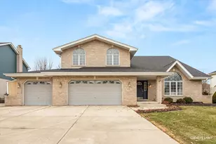 8146 Hampton Dr, Woodridge, IL 60517 - Photo 1