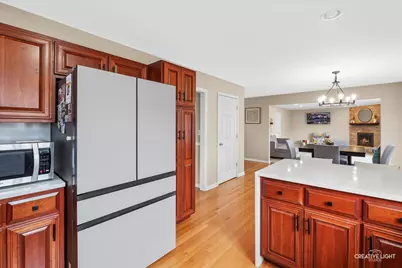 8146 Hampton Drive, Woodridge, IL 60517 - Photo 10