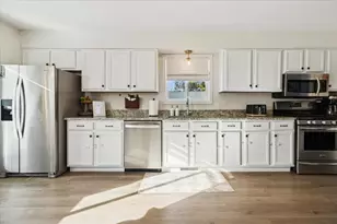 27W585 Galusha Ave, Warrenville, IL 60555 - Photo 12