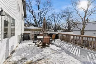 27W585 Galusha Ave, Warrenville, IL 60555 - Photo 4