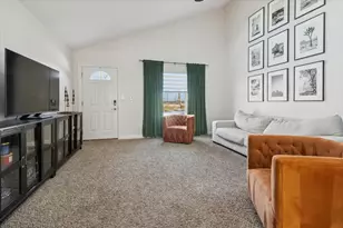 27W585 Galusha Ave, Warrenville, IL 60555 - Photo 6