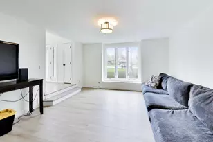 8S510 Oxford Ln, Naperville, IL 60565 - Photo 12