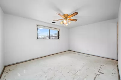 5819 W Higgins Avenue #2D, Chicago, IL 60630 - Photo 8