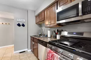 4022 Oxford Ct, Streamwood, IL 60107 - Photo 6