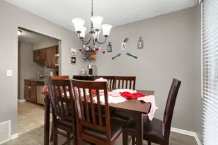 4022 Oxford Ct, Streamwood, IL 60107 - Photo 8