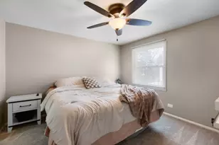 4022 Oxford Ct, Streamwood, IL 60107 - Photo 10