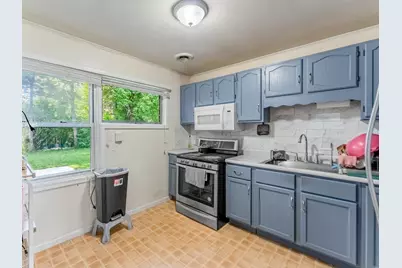 920 Suffolk Avenue, Westchester, IL 60154 - Photo 10