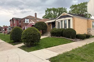 8800 S Merrill Ave, Chicago, IL 60617 - Photo 2
