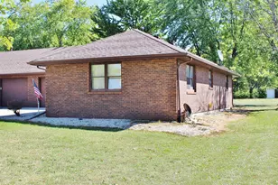 310 Carriage Dr, Morris, IL 60450 - Photo 2